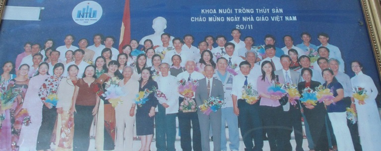 C&aacute;n bộ Khoa NTTS c&ugrave;ng c&aacute;c th&agrave;nh vi&ecirc;n Trường ĐH Thủy sản năm 2009