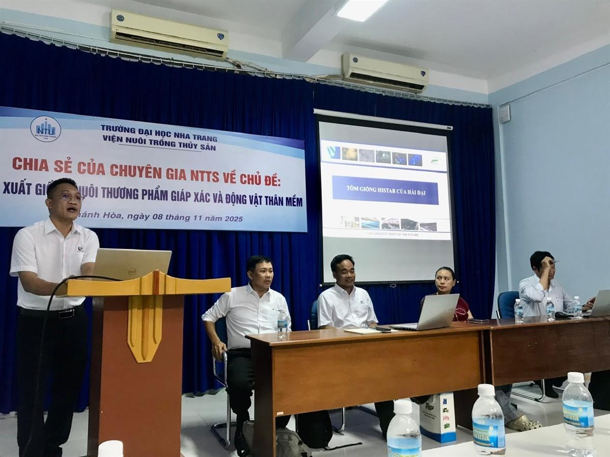 &Ocirc;ng Huỳnh Ngọc Th&uacute;c trao đổi về t&ocirc;m giống Histar của Tập đo&agrave;n Hải Đại