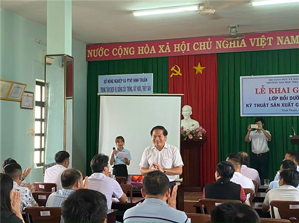 Khai giảng “Lớp bồi dưỡng Kỹ thuật sản xuất giống tôm he” tại Trung tâm Dịch vụ Giống cây trồng, vật nuôi thủy sản Ninh Thuận