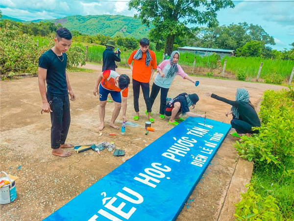 Đội Sinh viên tình nguyện Viện Nuôi trồng Thủy sản mang “Mùa Hè Yêu Thương” đến với các em học sinh Trường Tiểu học Phước Tân A , thôn Ma Ty, xã Phước Tân, Huyện Bắc Ái, tỉnh Ninh Thuận