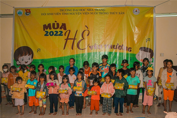 Đội Sinh viên tình nguyện Viện Nuôi trồng Thủy sản mang “Mùa Hè Yêu Thương” đến với các em học sinh Trường Tiểu học Phước Tân A , thôn Ma Ty, xã Phước Tân, Huyện Bắc Ái, tỉnh Ninh Thuận
