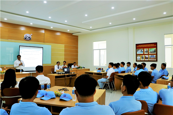 Khai giảng Lớp Đào tạo ngắn hạn “Kỹ thuật sản xuất giống tôm thẻ chân trắng”  