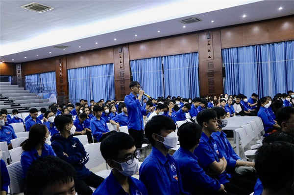 Chào cờ sinh viên tháng 10 và gặp mặt Tân sinh viên Khóa 64