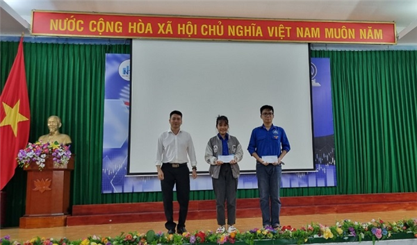 Chào cờ sinh viên tháng 10 và gặp mặt Tân sinh viên Khóa 64