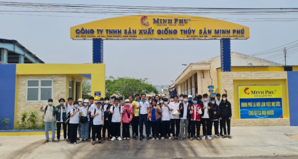 Viện Nuôi trồng Thủy sản tổ chức đưa sinh viên đi tham quan thực tế tại các doanh nghiệp