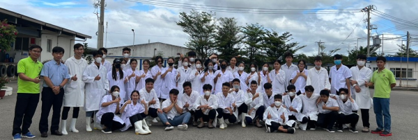 Sinh viên khóa 65 ngành Nuôi trồng thủy sản tham quan thực tế tại công ty TNHH  Khoa Kỹ sinh vật Thăng Long