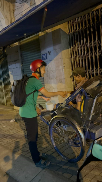Chuỗi Chương trình thiện nguyện “Bát Cháo Yêu Thương” của Đội Sinh viên Tình nguyện Viện Nuôi trồng Thủy sản – Đại học Nha Trang