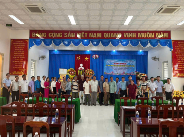 Tập huấn “Kỹ thuật nuôi hàu Thái Bình Dương vùng cửa sông”