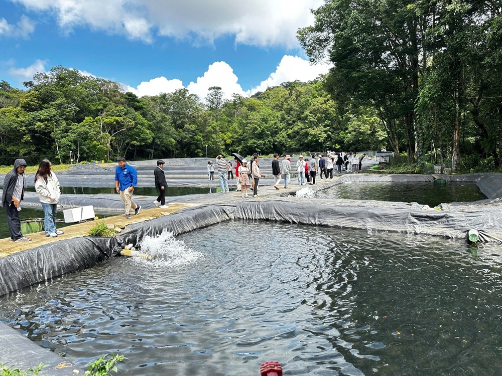 Tổ chức hoạt động tham quan ngoại khoá tiếp cận ngành nghề cho sinh viên năm nhất của ngành Nuôi trồng thuỷ sản