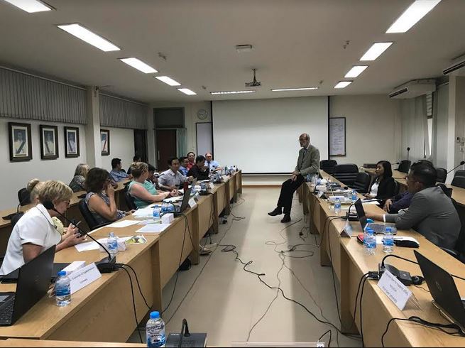 Quảng cảnh hội thảo và họp dự án