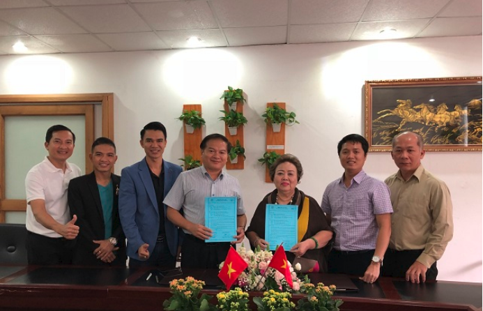 Đại diện hai bên ký kết thành công Bảng Ghi Nhớ nghiên cứu ứng dụng, sản xuất và phân phối chế phẩm vi sinh KBM